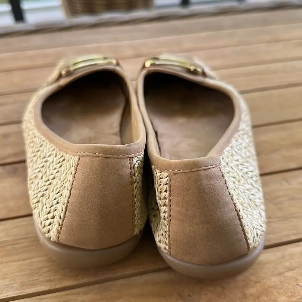 Aerosoles | Natural Big Bet Flat - Women 9
